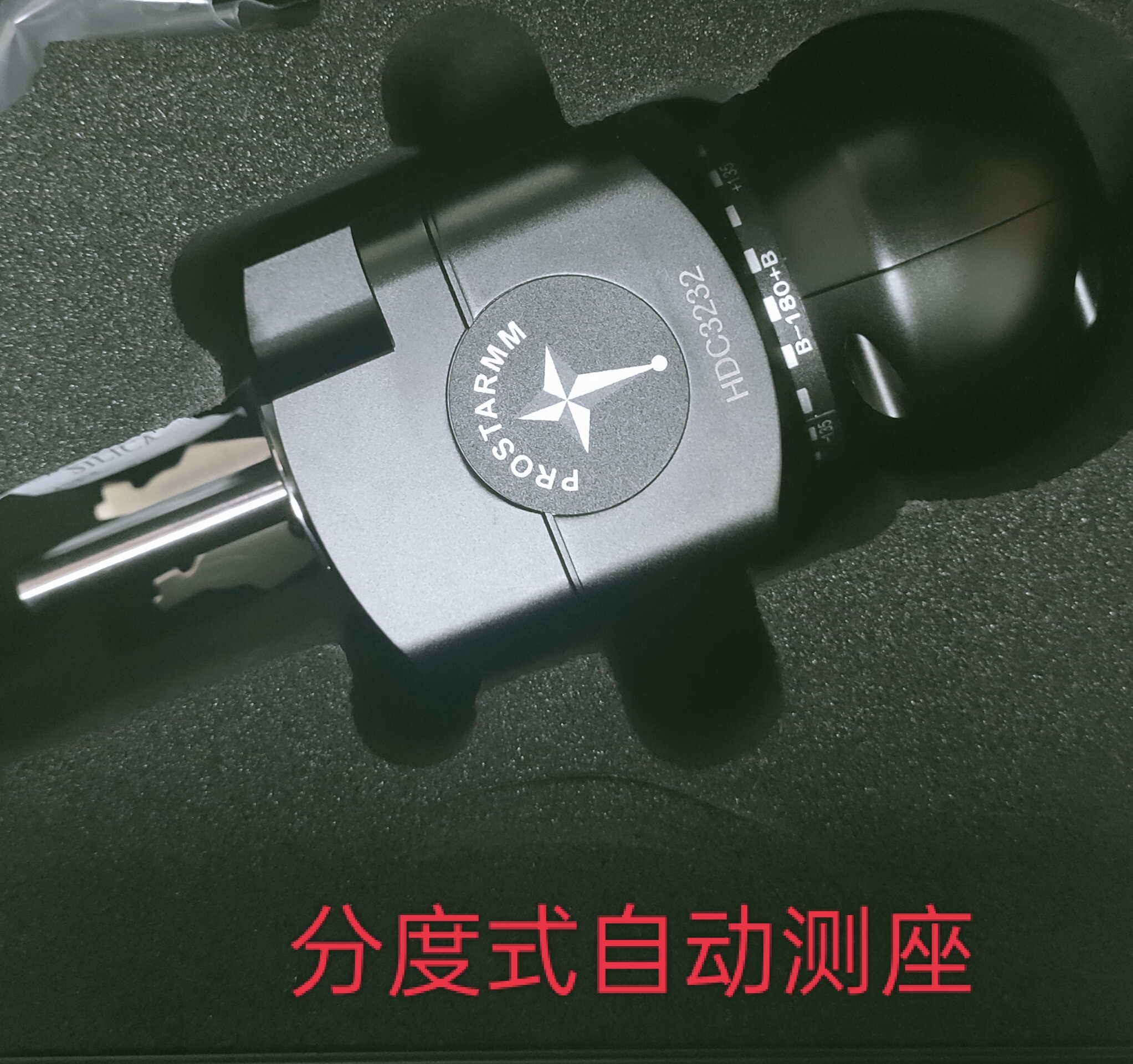 測頭：  CZ10T測座產(chǎn)品描述CZ10T分度式自動測座可實現(xiàn)俯仰、偏擺二軸的旋轉(zhuǎn)運動及定位，與雷尼紹PH10T測座可互換使用，兼容本公司的CF20、CF200等觸發(fā)式測頭。作為全新一代高精度、高效率測頭使用的測座，可實現(xiàn)復雜零件的快速和精密測量，不需要過多人為干預。在空間720個位置上實現(xiàn)快速定位測量，從而使三坐標測量機具備5軸測量能力。? 技術特點l 位置重復性：0.5μm（2σ）；l 運行速度：3.5s / 90°；l 定位角度：A軸0°～105°，7.5°分度共15個位置，B軸±180°，7.5°分度共48個位置；l 空間定位點：720個；l 兼容測頭種類：CF20，CF200，TP20，TP200， l 尺寸：長113mm，寬62mm；l 重量：645g；l 兼容雷尼紹PH10T測座及控制器。  CF20觸發(fā)式測頭：CF20觸發(fā)式測頭是一種5向或者6向接觸觸發(fā)式測頭，包括上、下兩個模塊，即測頭本體和測針吸盤。上、下模塊設計方便人工/自動更換測針，并且無需重新標定，極大節(jié)省測量時間。CF20測頭可與雷尼紹TP20測頭互換使用，兼容本公司CZ10M/CZ10T分度式測座。CF20測頭還有磁場敏感型CF20-N，供使用自動換針架的用戶選擇。